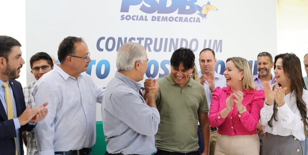 Prefeito Bandeira prestigia filiação do PSDB e declara apoio à pré-candidata Janete Córdoba