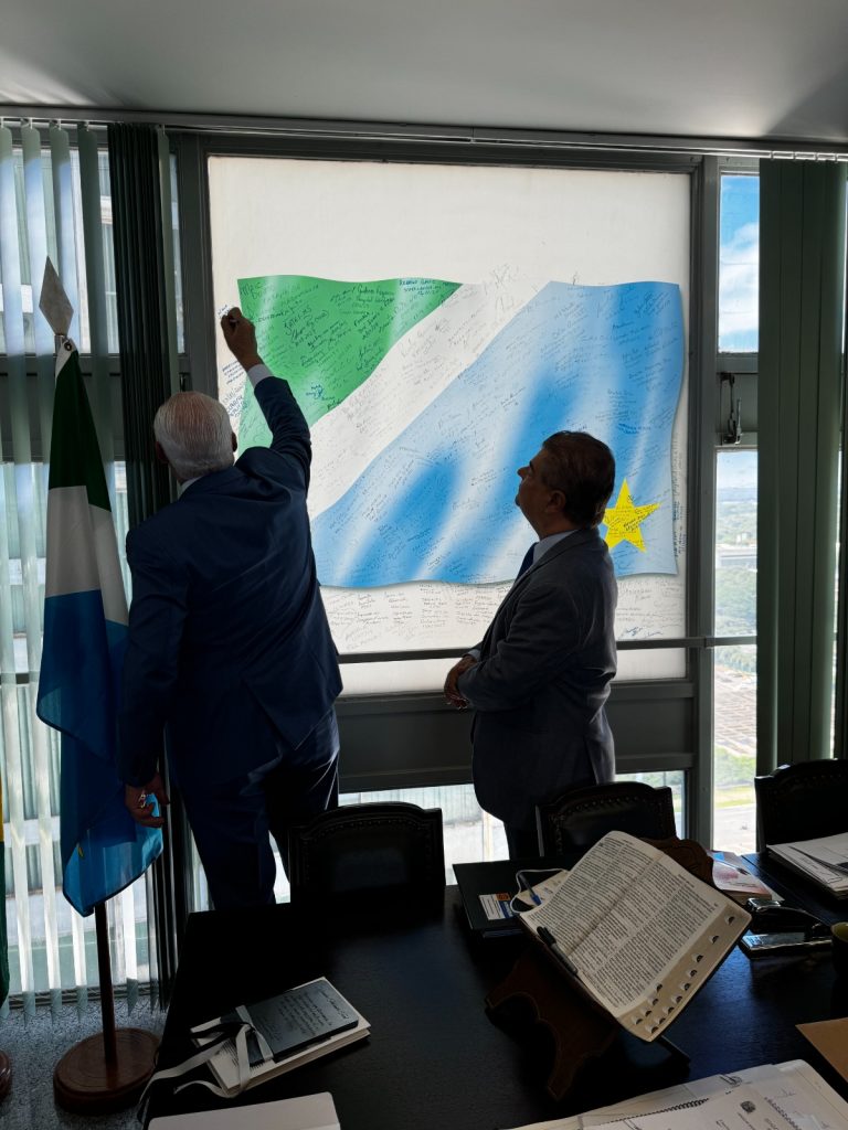 Senador Nelsinho Trad recebe projeto do Centro de Eventos de Caracol Senador Nelsinho Trad recebe projeto do Centro de Eventos de Caracol