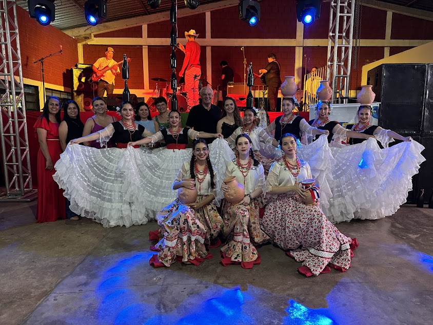 Cultura Paraguaia agitou Caracol no último sábado Cultura Paraguaia agitou Caracol no último sábado