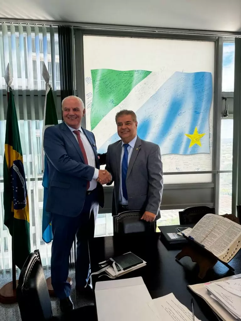 Senador Nelsinho Trad recebe projeto do Centro de Eventos de Caracol Senador Nelsinho Trad recebe projeto do Centro de Eventos de Caracol